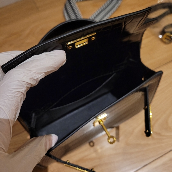 Black handbag - Picture 3 of 8